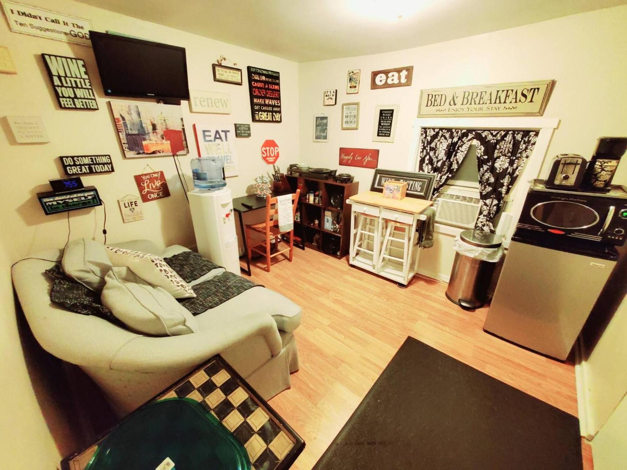 Room In Guest Room - Black-White Rm By Yale U New Haven Exterior foto