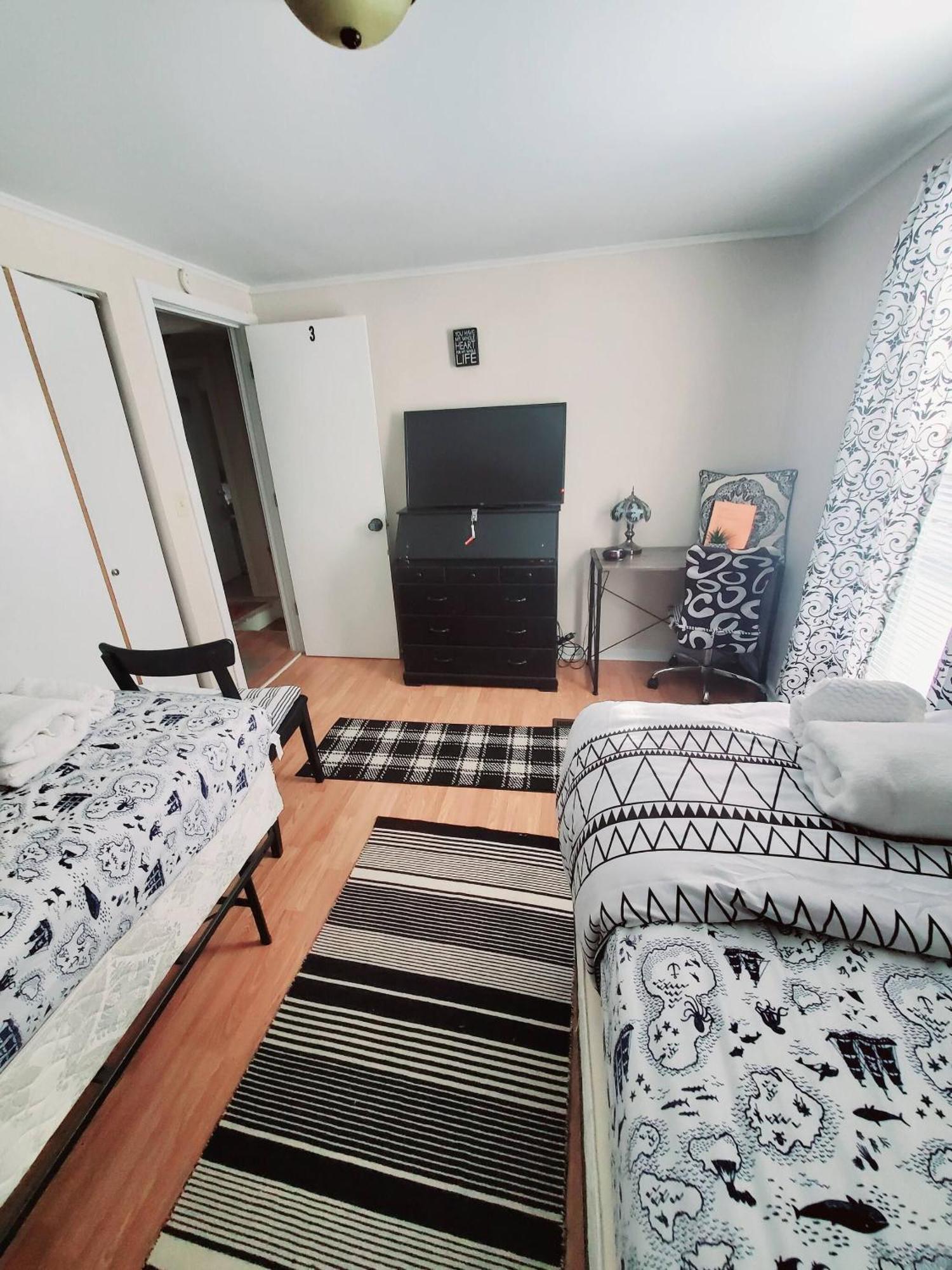 Room In Guest Room - Black-White Rm By Yale U New Haven Exterior foto